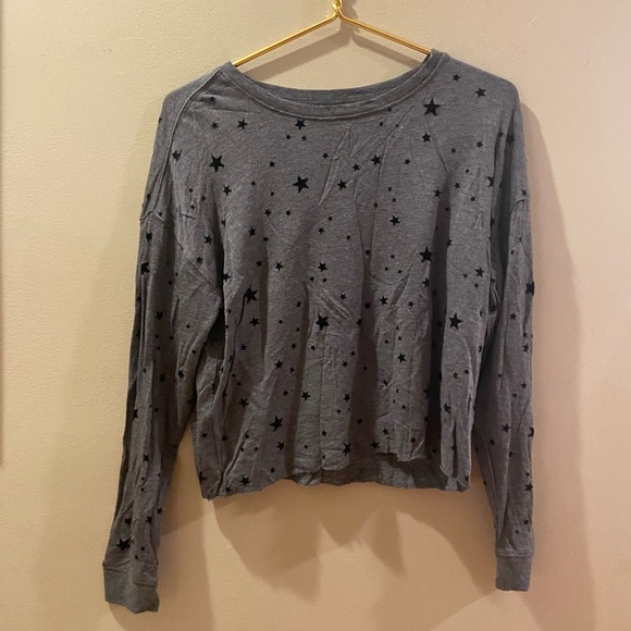 Thread & Supply that cozy life Aliza star print top size S gray & black. {211} - Picture 4 of 13